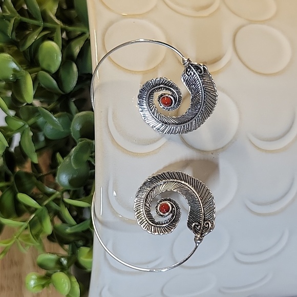 Gypsy Feather Threader Hoop Earrings, red - Picture 6 of 7